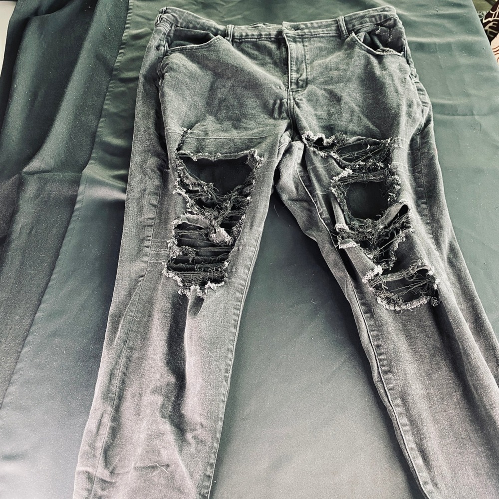 American Eagle Women 24 Regular Black Distressed Ne(x)t Level Stretch Jeans
